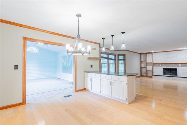 10 Inverness Drive, Bloomington, IL 61701