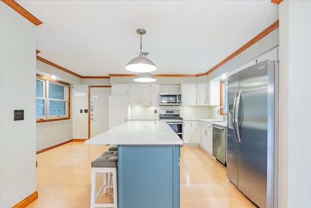 10 Inverness Drive, Bloomington, IL 61701