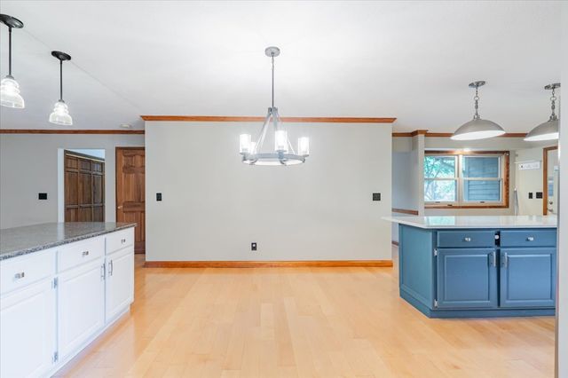 10 Inverness Drive, Bloomington, IL 61701