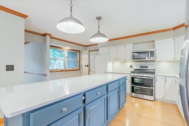 10 Inverness Drive, Bloomington, IL 61701