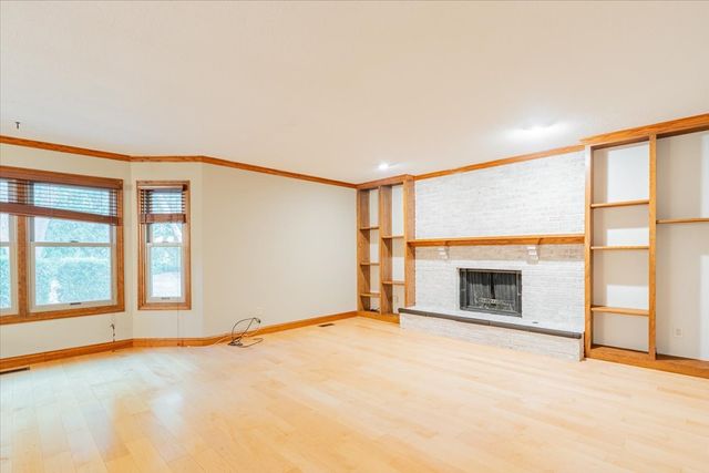 10 Inverness Drive, Bloomington, IL 61701