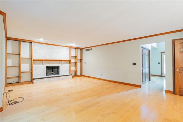 10 Inverness Drive, Bloomington, IL 61701