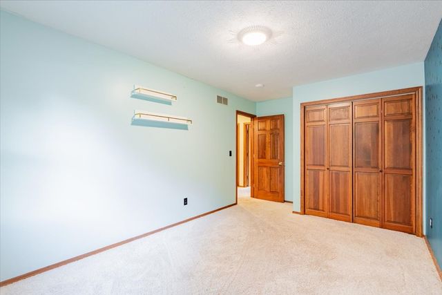 10 Inverness Drive, Bloomington, IL 61701