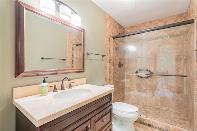 10 Inverness Drive, Bloomington, IL 61701