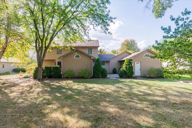 10 Inverness Drive, Bloomington, IL 61701