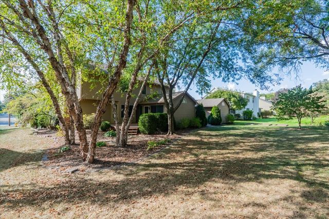 10 Inverness Drive, Bloomington, IL 61701