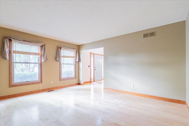 10 Inverness Drive, Bloomington, IL 61701