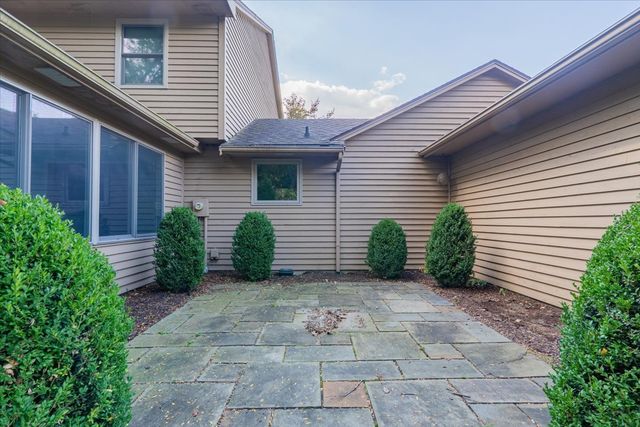 10 Inverness Drive, Bloomington, IL 61701