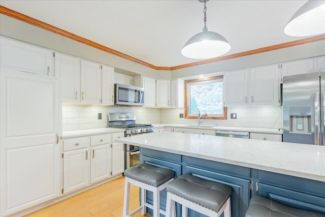 10 Inverness Drive, Bloomington, IL 61701