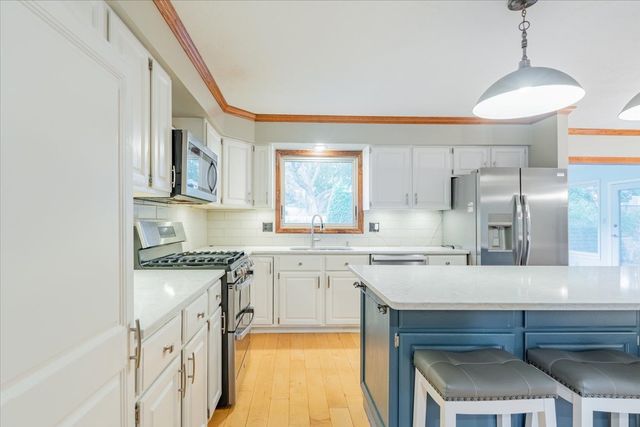 10 Inverness Drive, Bloomington, IL 61701