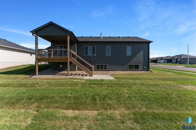 6709 E 37th St Street, Sioux Falls, SD 57110
