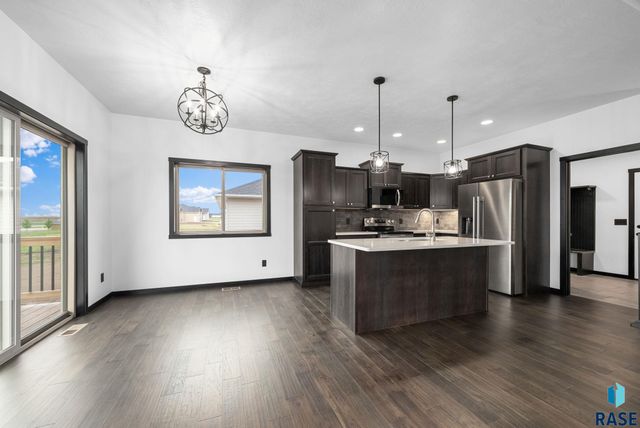 6709 E 37th St Street, Sioux Falls, SD 57110