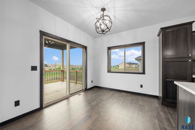 6709 E 37th St Street, Sioux Falls, SD 57110