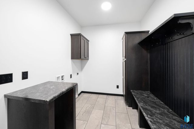 6709 E 37th St Street, Sioux Falls, SD 57110