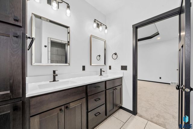 6709 E 37th St Street, Sioux Falls, SD 57110