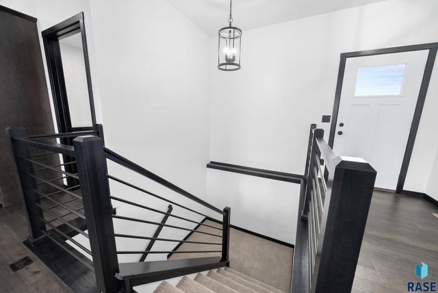 6709 E 37th St Street, Sioux Falls, SD 57110