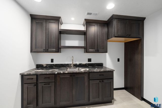 6709 E 37th St Street, Sioux Falls, SD 57110