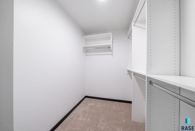 6709 E 37th St Street, Sioux Falls, SD 57110