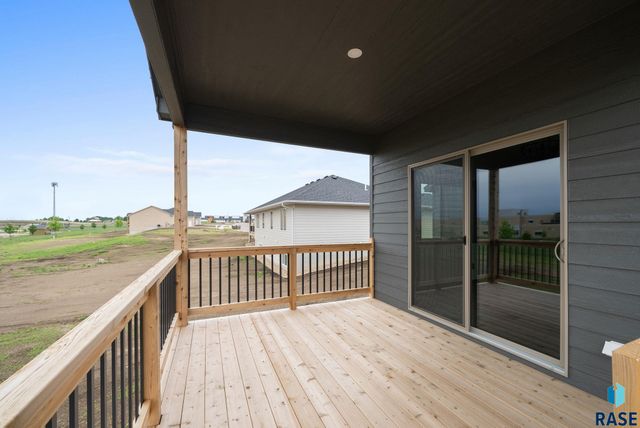 6709 E 37th St Street, Sioux Falls, SD 57110