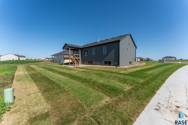 6709 E 37th St Street, Sioux Falls, SD 57110