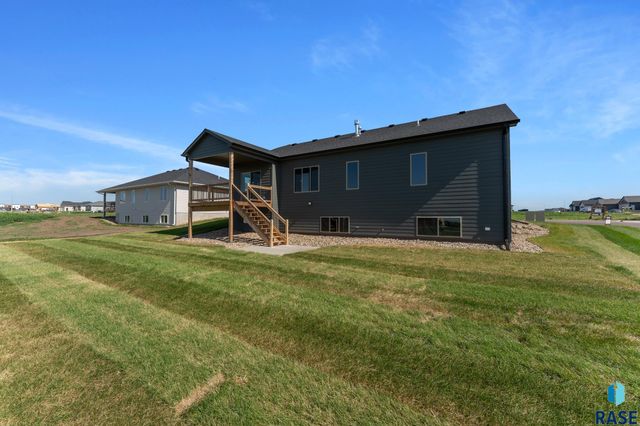 6709 E 37th St Street, Sioux Falls, SD 57110