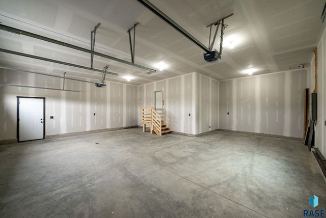 6709 E 37th St Street, Sioux Falls, SD 57110