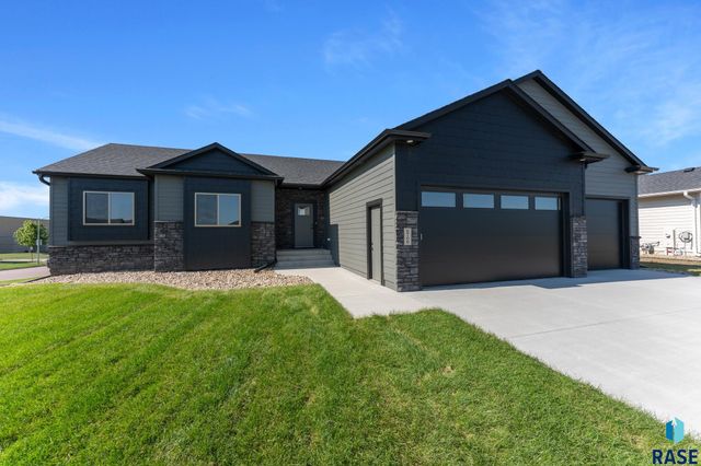 6709 E 37th St Street, Sioux Falls, SD 57110