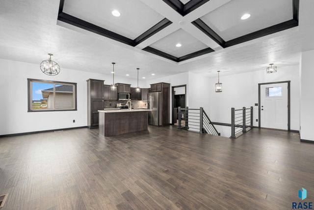 6709 E 37th St Street, Sioux Falls, SD 57110