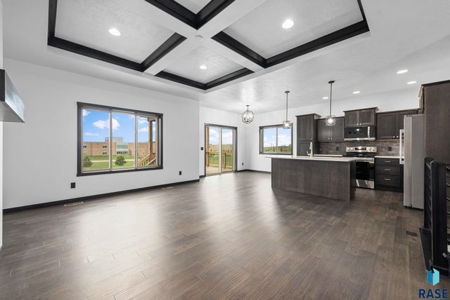 6709 E 37th St Street, Sioux Falls, SD 57110