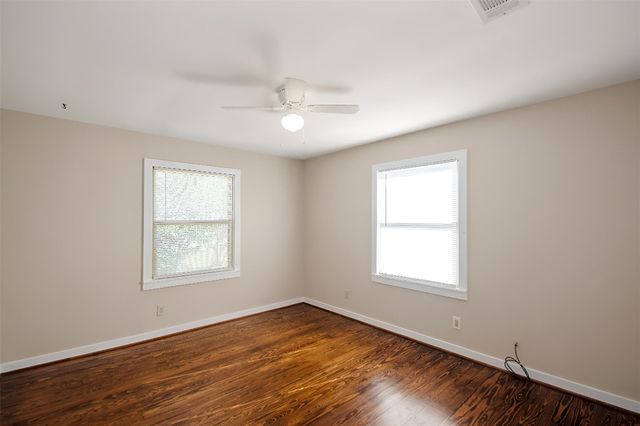 418 S Shanks Street, Clute, TX 77531