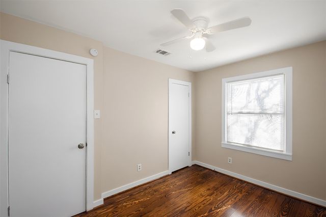 418 S Shanks Street, Clute, TX 77531