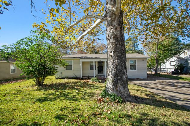 418 S Shanks Street, Clute, TX 77531