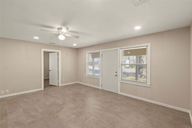 418 S Shanks Street, Clute, TX 77531