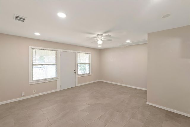 418 S Shanks Street, Clute, TX 77531