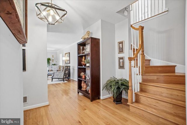 3268 FOX MILL RD, Oakton, VA 22124