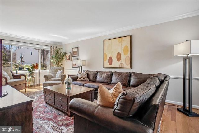 3268 FOX MILL RD, Oakton, VA 22124