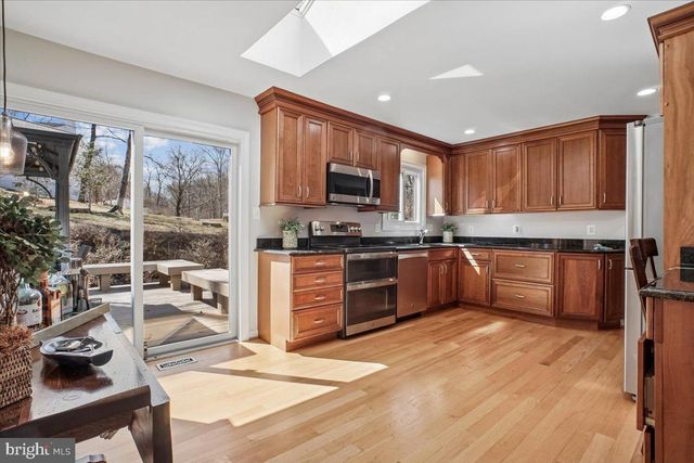 3268 FOX MILL RD, Oakton, VA 22124