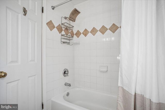 3268 FOX MILL RD, Oakton, VA 22124