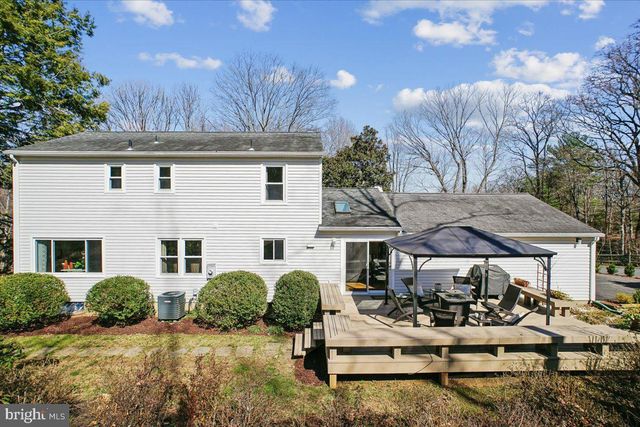 3268 FOX MILL RD, Oakton, VA 22124