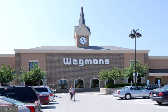 3268 FOX MILL RD, Oakton, VA 22124