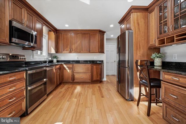 3268 FOX MILL RD, Oakton, VA 22124