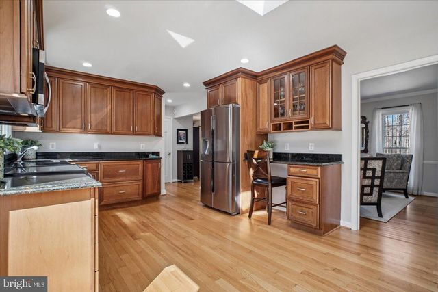 3268 FOX MILL RD, Oakton, VA 22124