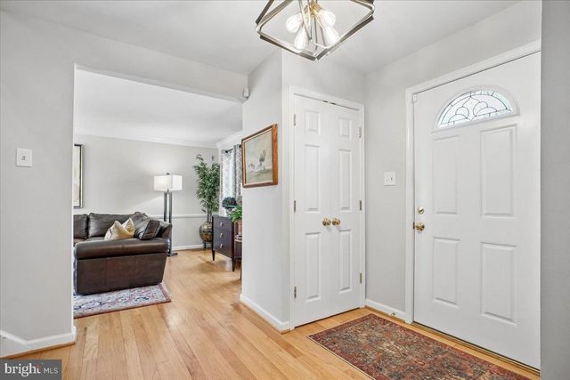 3268 FOX MILL RD, Oakton, VA 22124