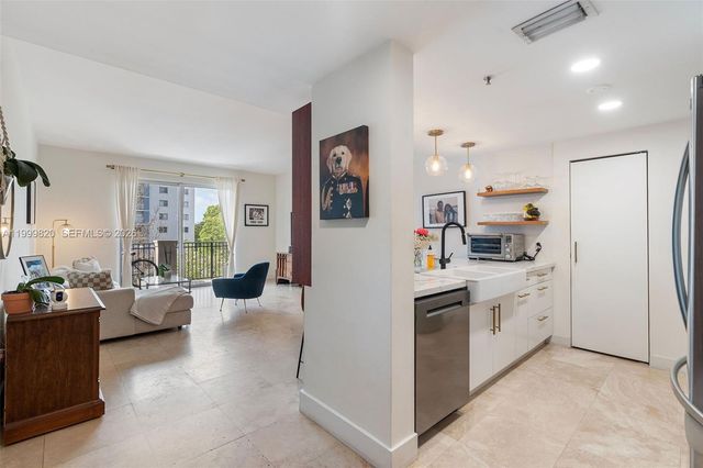 2650 SW 37th Ave 406, Miami, FL 33133