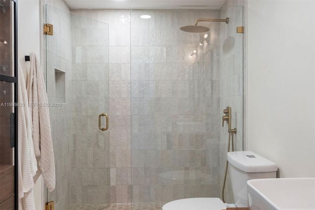 2650 SW 37th Ave 406, Miami, FL 33133