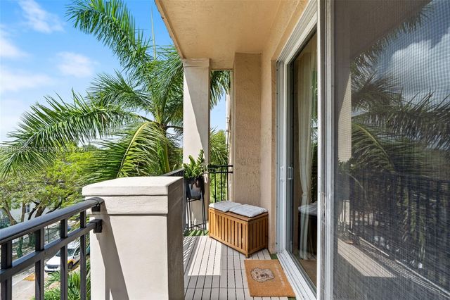 2650 SW 37th Ave 406, Miami, FL 33133