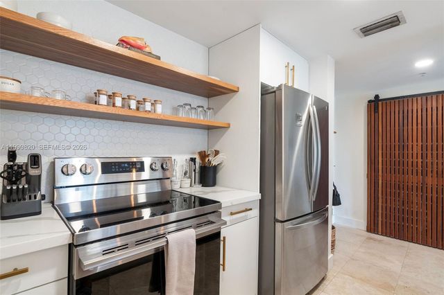 2650 SW 37th Ave 406, Miami, FL 33133