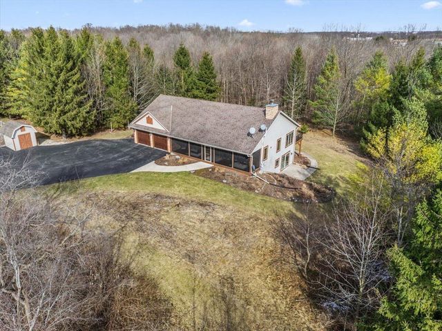 N5968 County Road P, Mayville, WI 53050