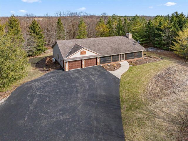 N5968 County Road P, Mayville, WI 53050
