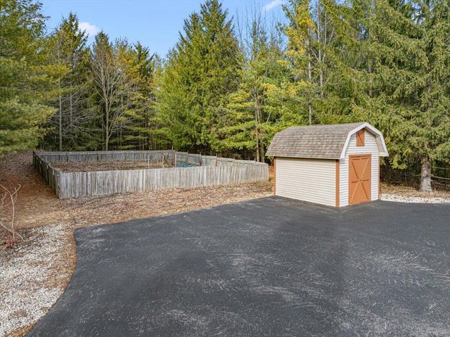 N5968 County Road P, Mayville, WI 53050